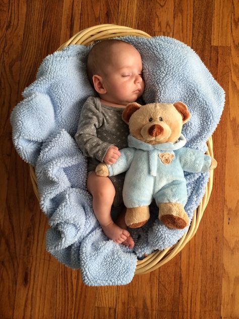 Baby in a basket Newborn Pictures In Basket, Baskets For Newborn Photography, Infant In Basket Photography, Newborn Photography In Basket, Wicker Basket Newborn Photos, Foto Newborn, Baby Baskets, Call My Mom, Inspo Pics