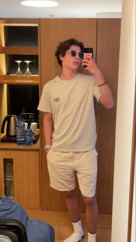 Boy Outfits Aesthetic Casual, Boys Outfits Aesthetic, Short Hair Outfits, Beach Outfit Men, Outfits Hombre, Guys Clothing Styles, Elegante Casual, Cool Outfits For Men, Men Fashion Casual Outfits