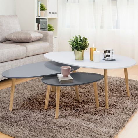 Mobilier d'intérieur > Meuble de salon > Table basse IDMARKET, Descriptif du lot de 3 tables basses gigognes laquées blanc/gris scandinaveApportez une vraie touche contemporaine à votre salon-séjour grâce à ce lot de 3 tables basses gigogne laquées blanches et grises qui s'accorderont parfaitement à votre intérieur. Leur design, d'inspiration nordique, est à la fois ultra-tendance, simple et sophistiqué.Libre à vous d'agencer chaque table basse gigogne de la manière dont vous le souhaitez Modern Apartment Living Room, Small House Interior, Small House Interior Design, Living Room Setup, Decor Home Living Room, Living Room Decor Apartment, Contemporary Living Room, Coffee Table Design, Luxury Living Room