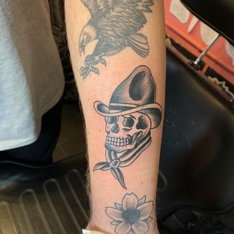 Cowboy Skeleton Tattoo Traditional, Skull Cowboy Hat Tattoo, Cowboy Skull Tattoo Traditional, Skull Tattoo Outline, Western Skull Tattoo, Skull Cowboy Tattoo, Traditional Cowboy Tattoo, Skeleton Cowboy Tattoo, Cowboy Skull Tattoo