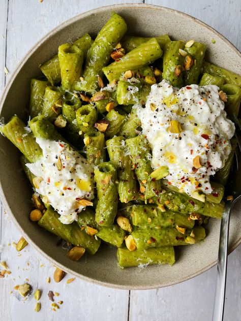 Creamy One Pot Rigatoni with Basil-Pistachio Pesto & Burrata - Sara Tane Pesto And Burrata, Quiche With Bacon, Pesto Burrata, Vegetable Quiche, Pistachio Pesto, Rigatoni, Weeknight Meals, One Pot, How To Cook Pasta