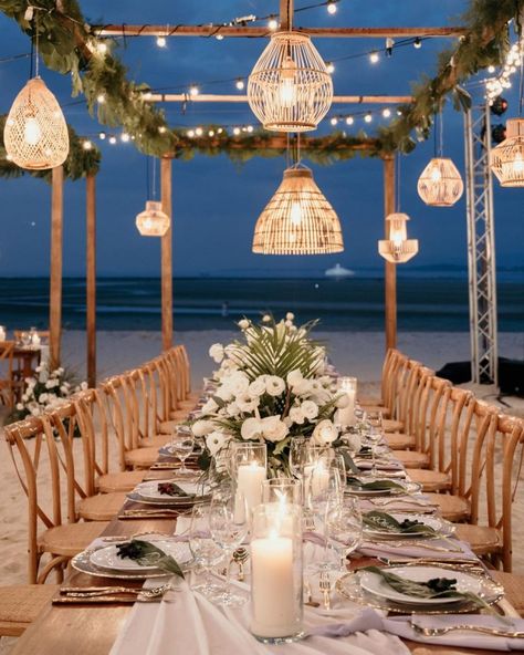 Wedding Tent Ideas, Tent Ideas, Beach Wedding Tables, Sunset Beach Weddings, Simple Beach Wedding, Destination Wedding Decor, Dream Beach Wedding, Beach Wedding Reception, Wedding Decoration Ideas