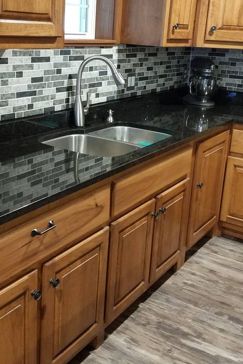 Backsplash Black Granite, Kitchen Design Granite Countertops, Black Granite Kitchen Countertops, Black Granite Countertops Kitchen, Dark Granite Countertops, Black Granite Kitchen, Black Kitchen Countertops, Kitchen Design Countertops, Countertop Backsplash