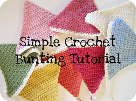 Crochet Bunting Pattern, Corak Krusye, Bunting Tutorial, Bunting Pattern, Crochet Bunting, Crochet Garland, Crochet Triangle, Pink Milk, Simple Crochet