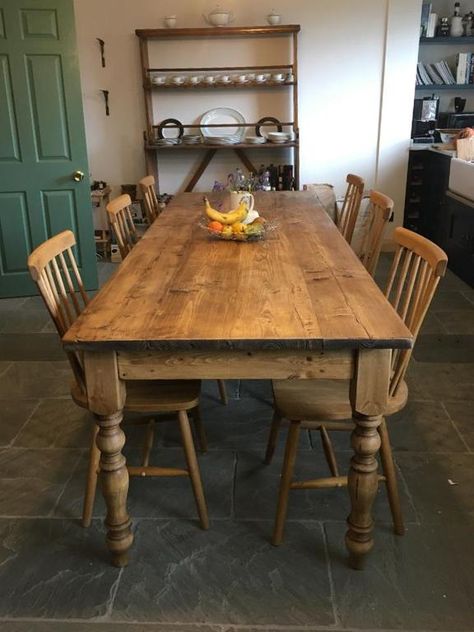 Rustic Farmhouse Dining Table, Country Dining Tables, Cottage Dining Rooms, Pine Dining Table, Kitchen Table Wood, Farmhouse Kitchen Tables, Country Dining Rooms, Diy Dining, Casa Country