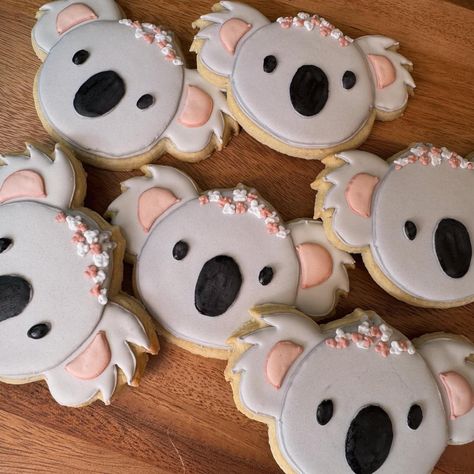 How cute are these koala cookies? 🐨 Follow this page for endless cookie-content 🍪 #cuteanimals #sugarcookies #baking #logo #logocookies #smallbusiness Koala Cookies, Koala Birthday, Baking Logo, Decorated Cookies, Koala Bear, Cookie Decorating, Sugar Cookies, Koala, Biscuits