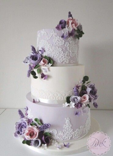 Lilac Wedding Cake, Wedding Cakes Lilac, Sugar Flower Wedding Cake, Lavender Wedding Cake, Purple Wedding Cakes, Purple Cakes, Torte Cupcake, Lace Wedding Cake, Romantic Wedding Cake