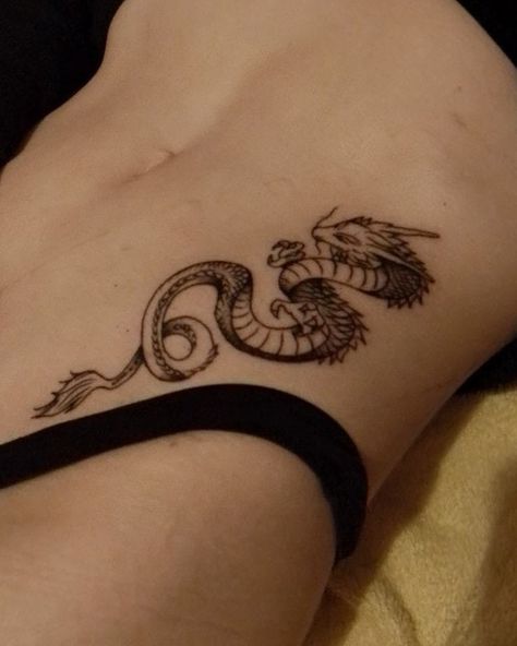 Dragon On Stomach Tattoo, Tattoo Ideas Side Stomach, Tattoo Belly Women Ideas, Tattoo On Abdomen Women, Tatoos Woman Stomach, Dragon Tattoo Stomach For Women, Stomach Tattoos Dragon, Lower Side Tattoo, Dragon Tattoo Side Stomach