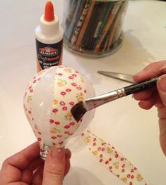 Light Bulb Hot Air Balloon, Hot Air Balloon Diy, Air Balloon Diy, Hot Air Balloon Craft, Diy Hot Air Balloons, Air Balloon Party, Light Bulb Crafts, Hot Air Balloon Party, Hot Air Balloon Decorations