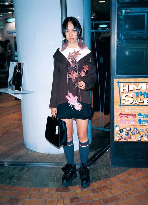 90s Japan Fashion, Fruits Magazine, Harajuku Tokyo, Harajuku Fashion Street, Japanese Street Fashion, J Fashion, Japan Fashion, Harajuku Fashion, Fashion Poses