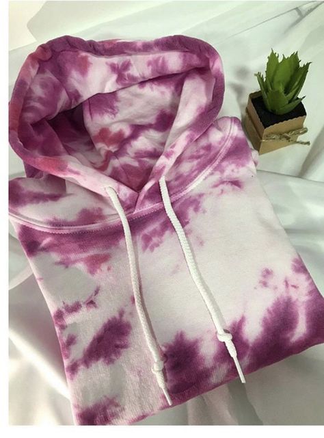 Hoodie Inspiration, Tye Dye Hoodie, Modest Woman, Ty Dye, Diy Tie Dye Shirts, Painted Clothes Diy, Tie Dye Pants, Tie Dye Fashion, Sock Outfits