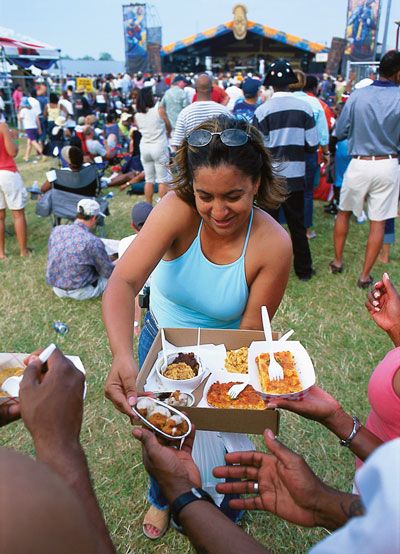 Getting to see some of the best jazz, blues, zydeco, and gospel musicians in the world is a fine reason to go to the New Orleans Jazz & Heritage Festival... but so is the food. New Orleans Jazz Festival, New Orleans Jazz Fest, French Creole, Rock Musicians, New Orleans Jazz, Food Fest, Louisiana Recipes, Jazz Fest, Cool Jazz