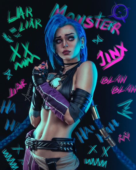 Jinx From Arcane, Cosplay Jinx, Vi Cosplay, Cosplay League Of Legends, Jinx Cosplay, Jinx League Of Legends, League Of Legends Characters, Female Anatomy, Cute Cosplay