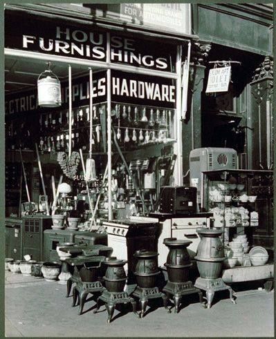 Hardware store somewhere on 9th Ave circa 1940 Country Stores, Nyc Vintage, Hardware Stores, Antique Stove, Old Country Stores, Old New York, Victorian Mansions, Manhattan Nyc, Vintage Hardware