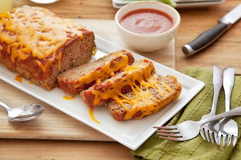 Look no further for your new Favorite Meatloaf! Our Favorite Meatloaf uses STOVE TOP Stuffing instead of bread crumbs and is topped with cheddar goodness. Kraft Meatloaf Recipe, Kraft Meatloaf, Easy Pleasing Meatloaf, Stove Top Stuffing Meatloaf Recipes, Stove Top Meatloaf, Stove Top Stuffing Meatloaf, Mini Meatloaf Recipes, Stove Top Stuffing, Stove Top Stuffing Mix