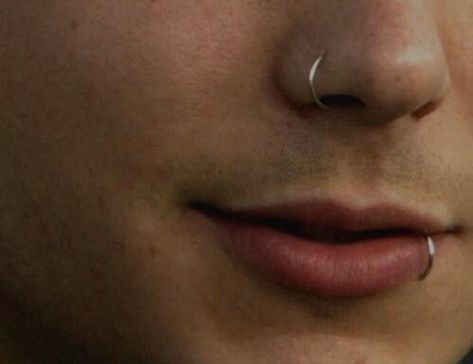 imagine iero on Twitter: "imagine frank pressing his lips against yours and feeling the cold metal of his lip ring http://t.co/xfs7SxmR8I" Frank Iero Lip Ring, Bald Rat, Piercing Mouth, Guys With Nose Piercings, Mouth Piercings, Men's Piercings, Piercing Inspo, Nose Piercings, Frank Iero