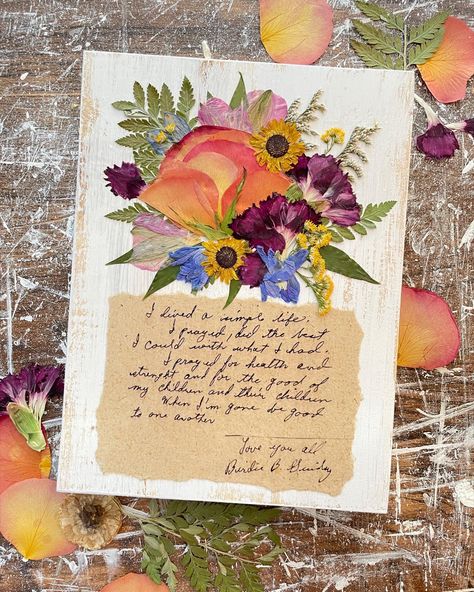 What To Do With Dried Flowers Diy, Dried Flowers Scrapbook Ideas, Pressed Flower Decoupage, Dried Flowers Crafts, Dried Flower Art, Pressed Flowers Diy, Dried Flowers Diy, Flower Pressing, Pressed Flower Crafts