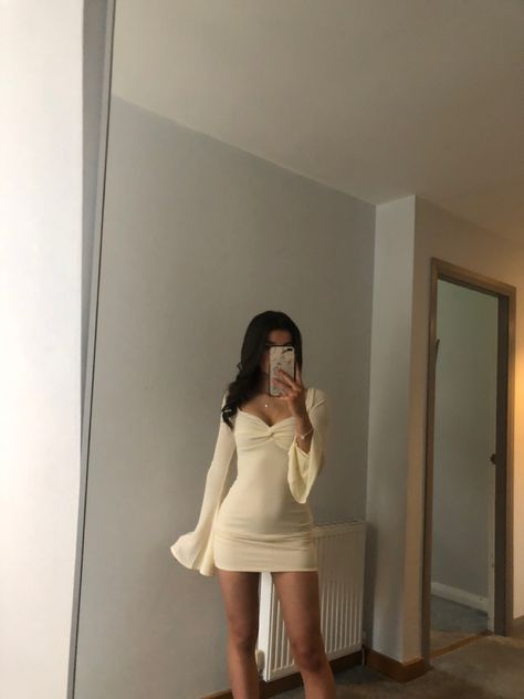 Fit Baddie, Dress Short Party, Elegant Homecoming Dresses, Prom Dress Short, Satin Sleeves, Classy Short Dresses, Pretty Shorts, Dress Pretty, Party Gown