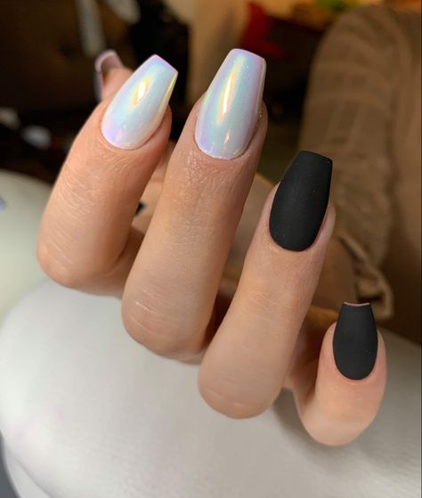 Matte & shiny mix nails Mix Nails, Black White Nails, Nail Shimmer, Shiny Nails, Trends 2023, Hair Nails, Nail Inspiration, Matte Nails, Nails Ideas