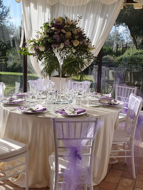 Wedding Round Table Decorations Elegant, Quince Court, Light Purple Wedding, Quince Themes, Purple Quince, Pink Quince, Round Table Decor, Quinceanera Planning, Champagne Dress