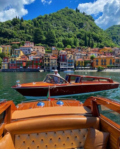 Lac Como, Le Vatican, Italy Summer, Lake Como Italy, Explore Italy, Como Italy, Italy Aesthetic, Classic Boats, Dream Travel Destinations