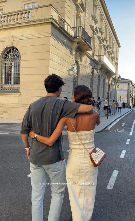 Italy With Boyfriend Aesthetic, Well Dressed Couple, Europe With Boyfriend, Elegant Couple Outfits Classy, Couple In Italy Aesthetic, Italy Aesthetic Couple, Couples Picture Ideas Aesthetic, Italy With Boyfriend, Couple In Italy