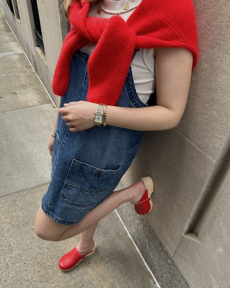 Red Clogs Outfit, Aesthetic Fourth Of July, Outfit Inspo Colorful, Red Clogs, Pinterest Summer, Platform Clogs Shoes, Fourth Of July Outfit, Clogs Outfit, Look Summer