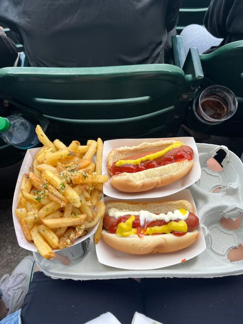 Hot dogs and garlic fries for San Francisco Giants game Baseball Game Food, Tf2 Oc, Giant Games, Dinner This Week, Garlic Fries, Baseball Game, Game Food, Baseball Games, Game Day Food