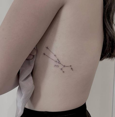 Fine line Taurus constellation tattoo located on the Minimalist Constellation Tattoo, Constellation Tattoo Placement, Taurus Minimalist Tattoo, Astronomy Tattoos, Taurus Star Constellation, Star Constellation Tattoo, Astronomy Tattoo, Taurus Constellation Tattoo, Clavicle Tattoo