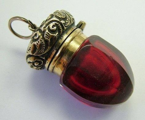 Ittar Bottles, Pretty Perfume Bottles, Sweet Perfume, Accessories Inspiration, Craft Things, Beautiful Perfume Bottle, Antique Perfume Bottles, Bottle Charms, Beautiful Perfume