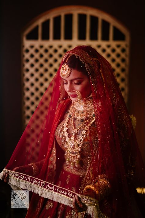 Unique Bridal Looks, Muslim Brides Indian, Nikah Photography, Brides Indian, Veil Shots, Bangladeshi Wedding, Red Bride, Desi Things, Photography Moodboard