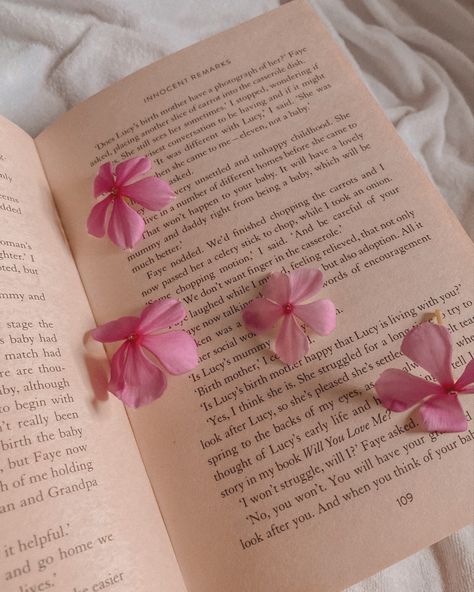 book aesthetic Macbook Widgets, Y2k Wallpaper Aesthetic, Books Core, Student Planner Organization, Pink Y2k Wallpaper, Rose Latte, Life Planner Organization, Photo Rose, Book Background