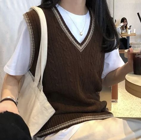 Preppy Mode, Sweater Vest Women, Mode Inspo, Knitting Girls, Sleeveless Vest, Sleeveless Sweater, Fashion Mode, Korean Outfits, Looks Vintage