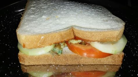 Home made sandwich Big Sandwiches Homemade, Home Made Sandwiches, Cheap Sandwiches Budget, Sandwich Homemade Snapchat, Veg Mayo Sandwich Recipe, At Home Subway Sandwich, Sandwich Pictures, Homemade Sandwich, Burgers Sandwiches