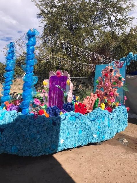 Ocean Parade Float, Beach Floats Parade, Under The Sea Parade Float, Under The Sea Parade Float Ideas, Parade Float Theme, Halloween Parade Float, Mermaid Float, Beach Floats, Homecoming Floats