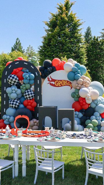 Wheelies And Donuts Birthday, Hot Wheels Birthday Theme, Hotwheels Birthday Party Decoration Boys, Hot Wheels Balloon Garland, Hot Wheels Centerpieces Ideas, Hot Wheels Backdrop, Hotwheels Party Ideas, Car Birthday Decorations Ideas, Hotweels Birthday Ideas