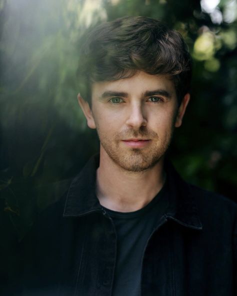 Freddie Highmore Rolf Scamander, Normal Style, Freddie Highmore, Bates Motel, People Clothes, Good Doctor, Gong Yoo, Attractive Guys, Attractive People