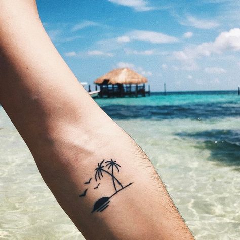 Beachy tattoo idea Tropisches Tattoo, Small Beach Tattoos, Beachy Tattoos, Florida Tattoos, Tattoo Travel, Travel Tattoos, Sunset Tattoos, Palm Tattoos, Omerta Tattoo