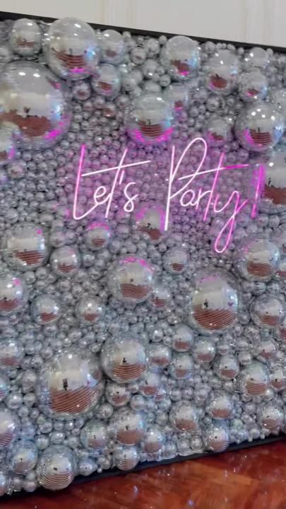 Disco Ball Wall Backdrop, Disco Prom Centerpiece, Disco Wall Backdrop, Disco Ball Wall Decor, Diamond Decorations Party Ideas, Elegant Disco Party, Glam Party Decorations, Disco Ball Centerpiece Ideas, Disco Ball Backdrop