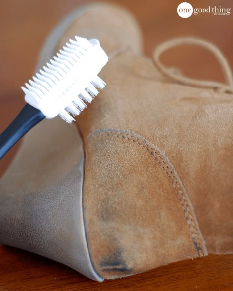 Clean Suede Shoes, Clean Suede, Clean Baking Pans, Cleaning Painted Walls, How To Clean Suede, Deep Cleaning Tips, Clean Dishwasher, Toilet Cleaning, House Cleaning Tips