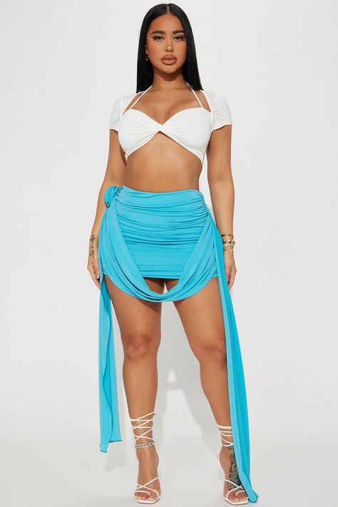 Turquoise Fashion, Swimming Outfit, Curvy Girl Outfits, Dressy Casual, Girly Outfits, Aesthetic Fashion, Beauty Women, Fashion Nova, Blouse And Skirt