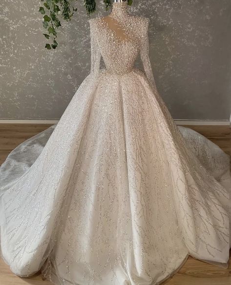 Islam Wedding Dress, Wedding Dresses High Neck, Shiny Wedding Dress, Wedding Dresses Hijab, Unusual Wedding Dresses, Queen Wedding Dress, Dresses High Neck, Vintage Style Wedding Dresses, Long Sleeve Bridal Gown