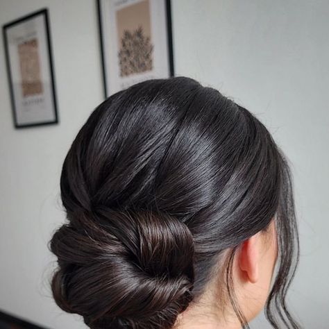 Low Bun Wedding Hair Dark Hair, Wedding Bun Black Hair, Messy Low Bun Bridal Hair, Low Bun Hairstyles Elegant, Low Bun Bridal Hairstyles, Mid High Bun Wedding Hair, Dark Brown Hair Updo, Bridal Low Bun Hairstyles, Bun Hairstyles Bridal