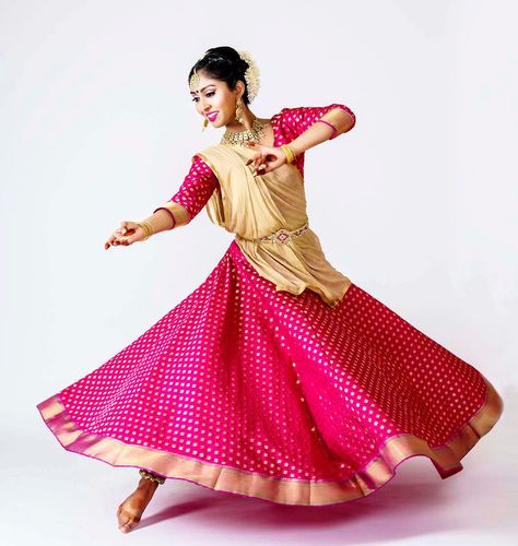 Kathak Costume Lehenga, Kathak Lehenga, Kathak Outfits, Indian Dance Photography, Kathak Poses, Kathak Dress, Classical Poses, Kathak Costume, Indian Classical Dancer