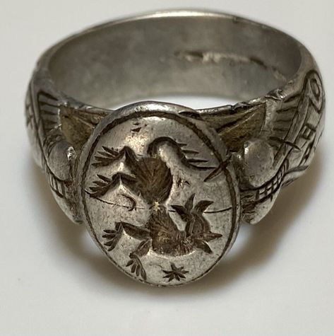 Medieval Male Jewelry, Signet Ring Modern, Medieval Jewelry Men, Medieval Accessories Jewellery, Medieval Fantasy Jewelry, Vintage Wedding Rings Men, Vintage Men’s Rings, Antique Etched Rings For Ceremonial Occasions, Vintage Ceremonial Signet Ring With Open Design