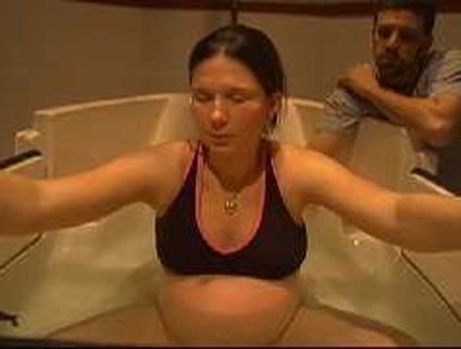 Video: Live birth: Water birth    My birth was almost exactly like this. I yelled once as her head was coming out as I was in complete shock. It was a calm, quiet, beautiful experience. Hypnobabies is amazing. Giving Birth Videos Pushing Hospitals, Natural Birth Videos Pushing, Water Birth Video, Natural Water Birth, Pregnant Symptoms, Birth Giving, 28 Weeks Pregnant, Birth Videos, Dairy Free Breastfeeding