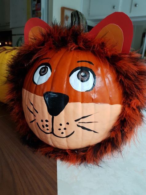 Lion Pumpkin, Pumpkins Painting, Fall Pumpkins Painting, Lion Halloween, Halloween Pumpkin Crafts, Craft Pumpkins, Cute Pumpkin Carving, Creative Pumpkin Decorating, Pumpkin Decorating Contest