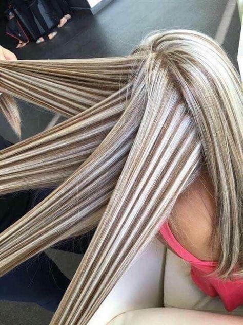 Foil Hair Color, Home Haircuts, Mullet Hairstyle Women Black, Silver Blonde Hair, Girl Mullet, Hair Highlights And Lowlights, Women Mullet, Hair Color Streaks, Cool Blonde Hair