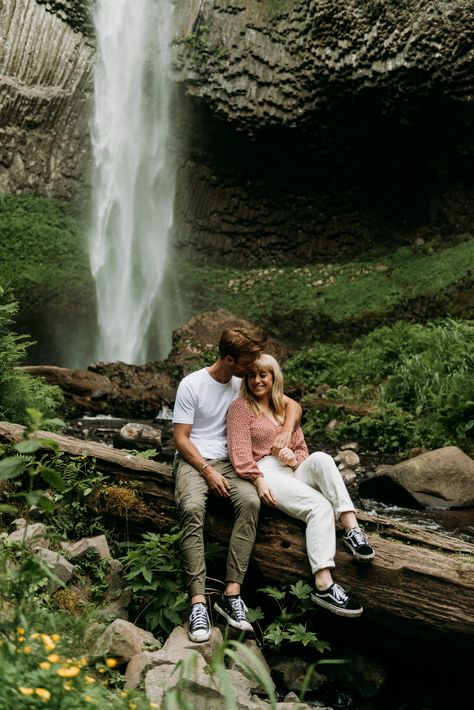 Oregon Waterfall Adventure Session Waterfall Engagement Pictures, Photoshoot Waterfall, Oregon Engagement Photos, Oregon Hiking, Engagement Photos Spring, Waterfall Engagement, Adventure Engagement Photos, Pictures Engagement, Fall Engagement Pictures