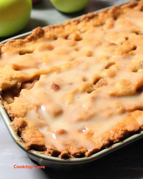 Flat Apple Pie, Casserole Kitchen, Beef Casseroles, Apple Slab Pie, Slab Pie, Classic Apple Pie, Apple Dessert Recipes, Poke Cakes, Belly Fat Burner Drink